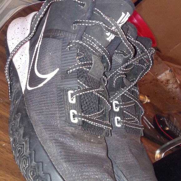 They are like new only worn once or twice and not the right size. - Picture 4 of 7